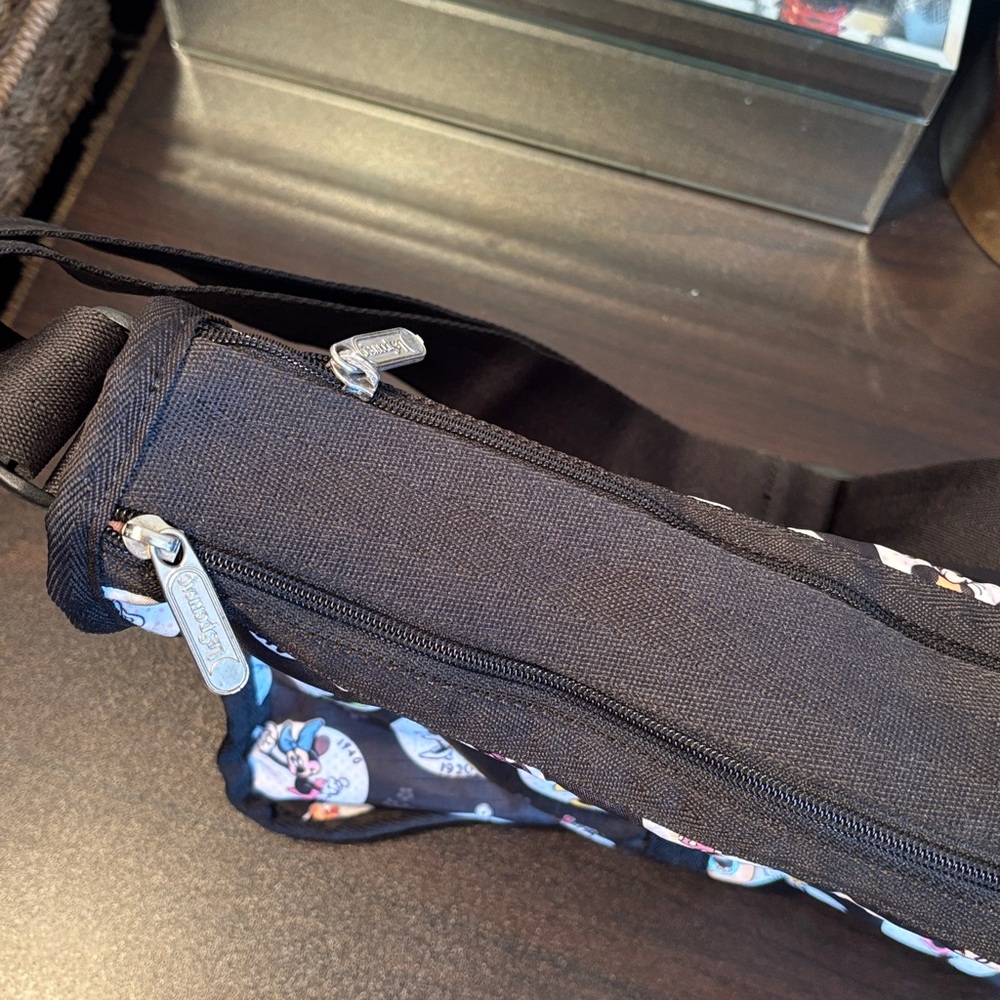 EUC LeSportsac Disney Minnie Mouse Deluxe Everyday Bag in the "Celebrate M - Picture 5 of 16